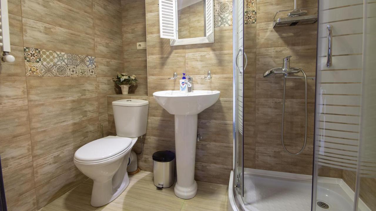 4 Bedroom Apartment On Liberty Square Тбілісі Екстер'єр фото