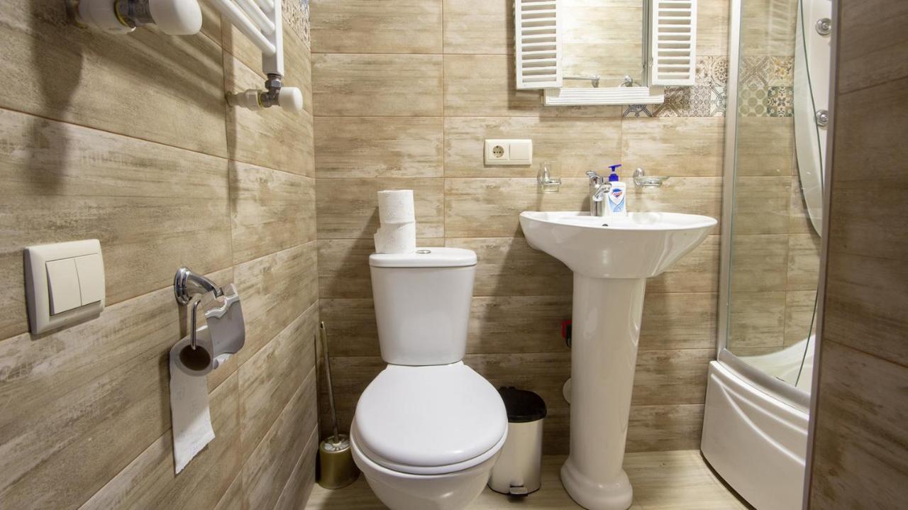 4 Bedroom Apartment On Liberty Square Тбілісі Екстер'єр фото