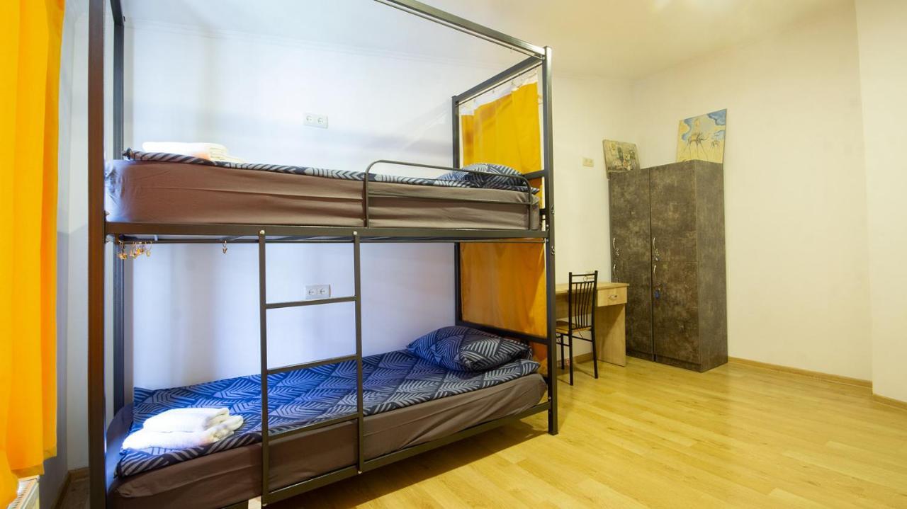 4 Bedroom Apartment On Liberty Square Тбілісі Екстер'єр фото