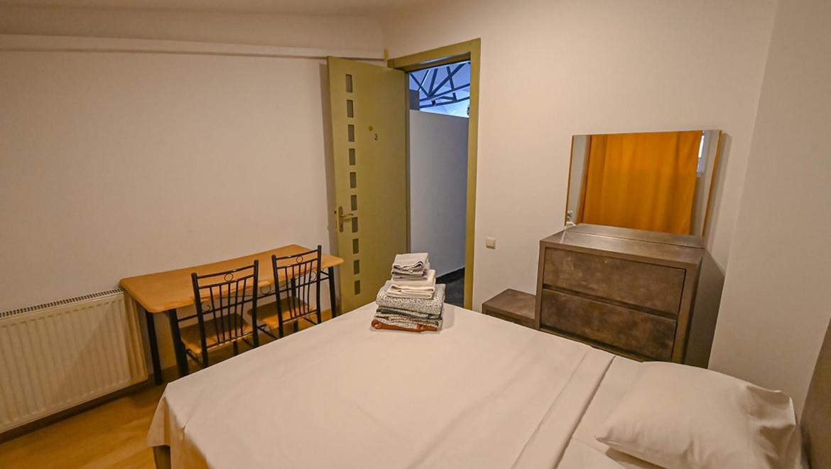 4 Bedroom Apartment On Liberty Square Тбілісі Екстер'єр фото
