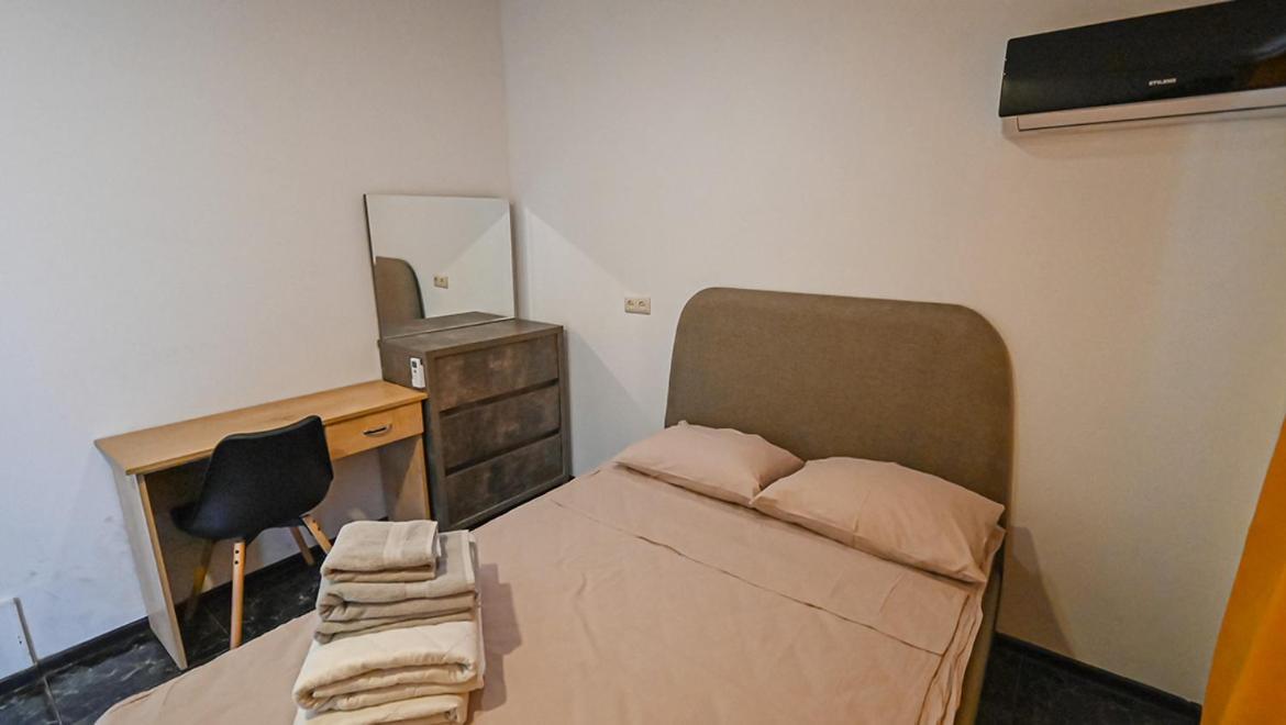 4 Bedroom Apartment On Liberty Square Тбілісі Екстер'єр фото