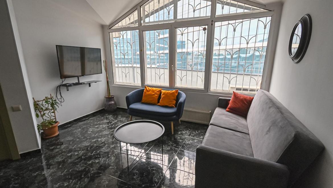 4 Bedroom Apartment On Liberty Square Тбілісі Екстер'єр фото